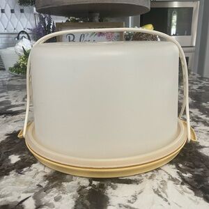 Vintage Tupperware Cake Carrier with Handle